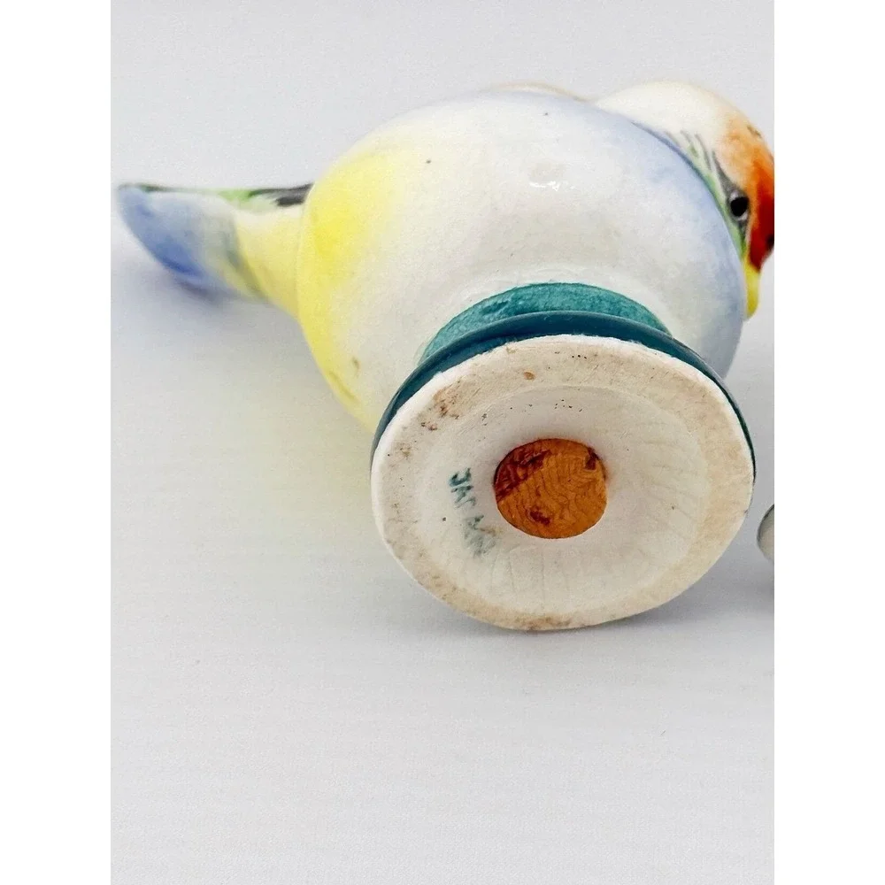 Vintage 1950's-60's Japanese hand painted birds salt & pepper shakers.